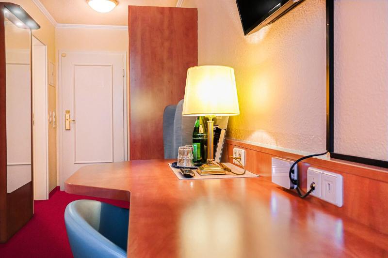 Hotel Muenkel - Oda