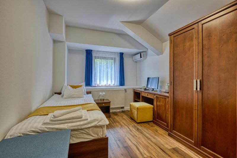 Bassiana Hotel - Oda