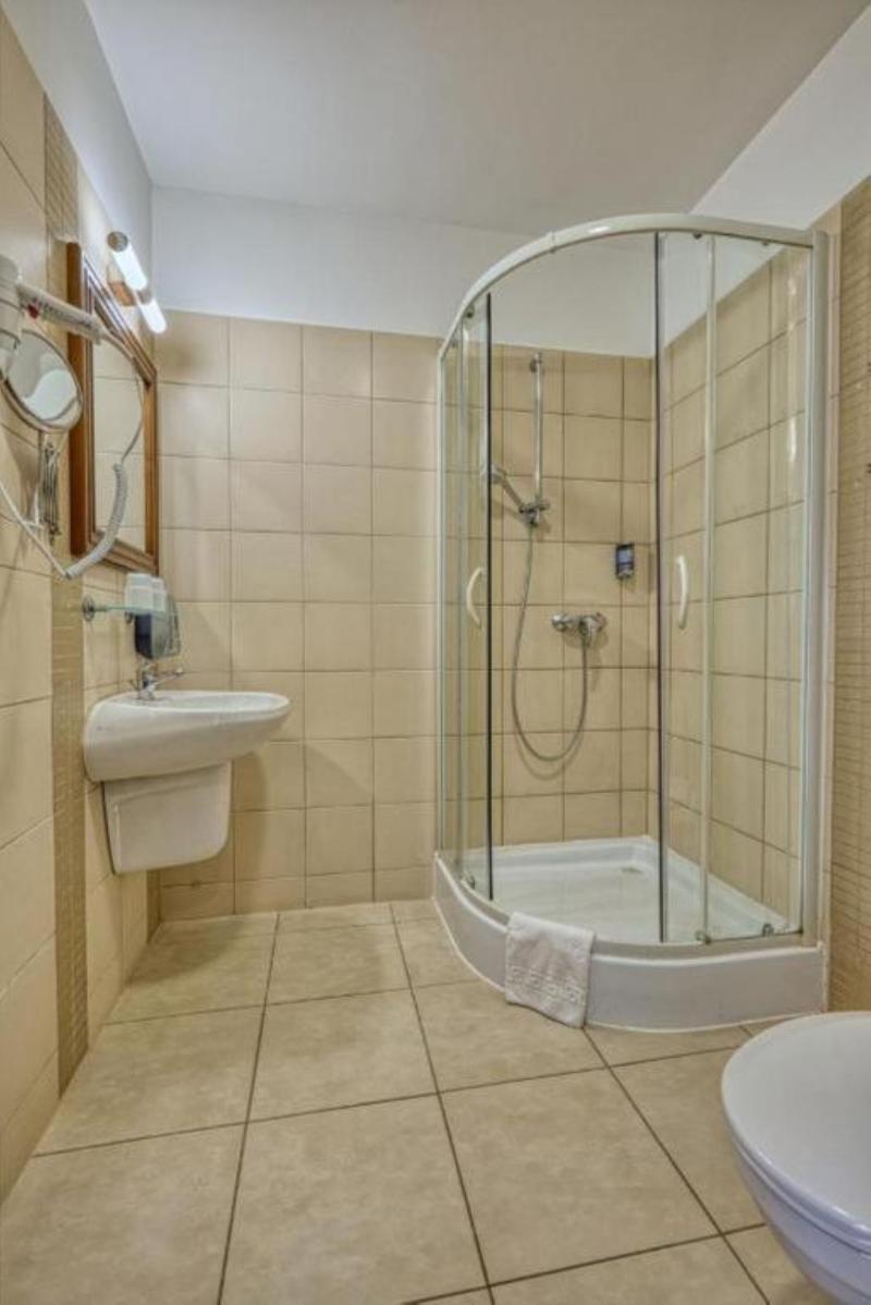 Bassiana Hotel - Oda