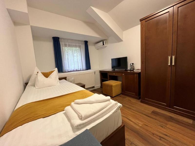 Bassiana Hotel - Oda