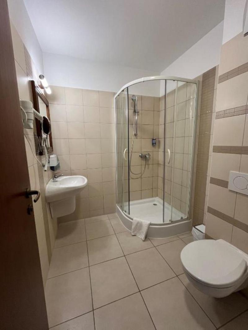 Bassiana Hotel - Oda