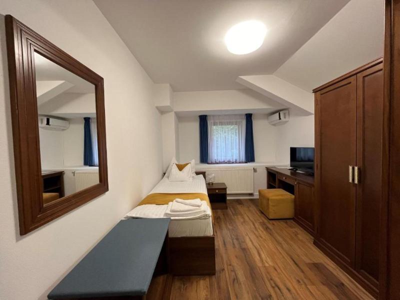 Bassiana Hotel - Oda