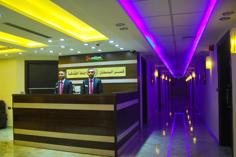 Qaser Alsultan Hotel Suites - Lobi