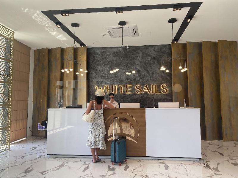 White Sails Residential Hotel - Lobi