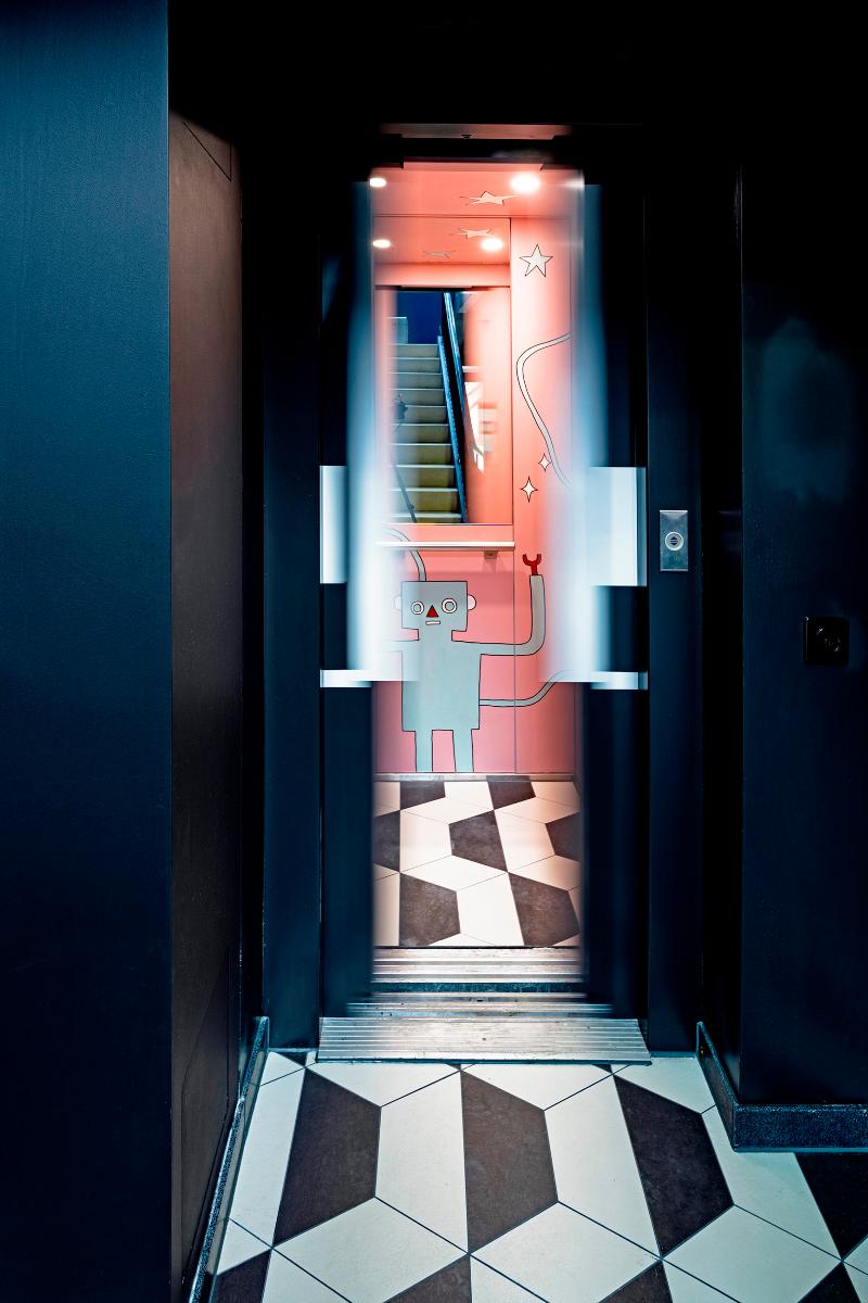 The LUBO - self check-in - Lobi