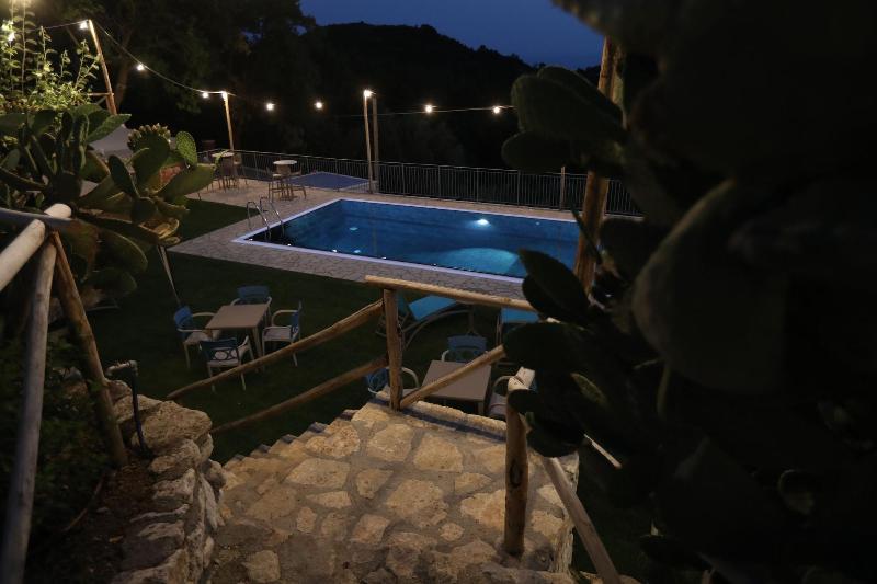 Borgo Rosso Di Sera Resort Country Chic - Oda