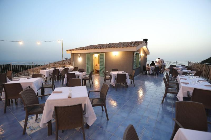 Borgo Rosso Di Sera Resort Country Chic - Restoran