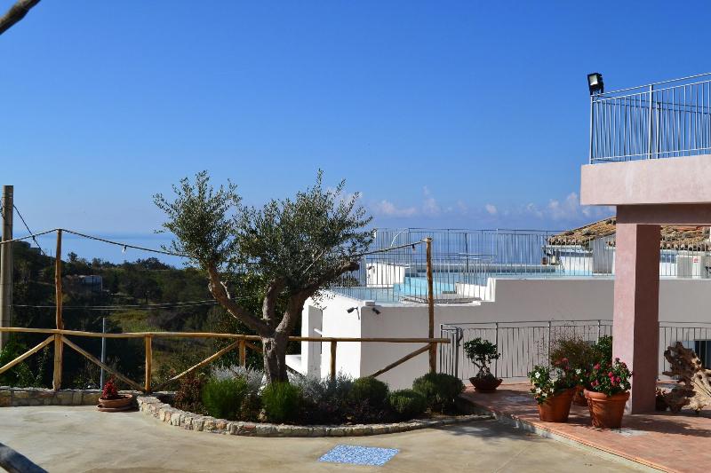 Borgo Rosso Di Sera Resort Country Chic - Teras