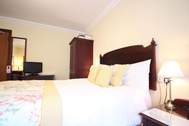 Strathburn Hotel Inverurie by Compass Hospitality - Oda