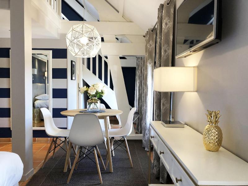 Hotel Les Suites De Cra Cy - Oda