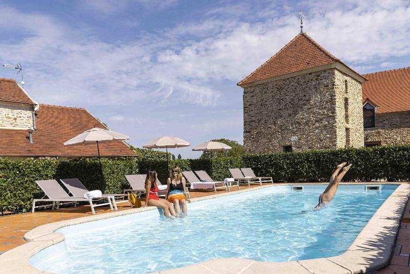 Hotel Les Suites De Cra Cy - Havuz