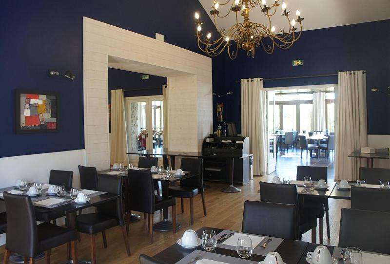 Hotel Les Suites De Cra Cy - Restoran