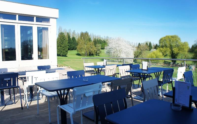 Hotel Les Suites De Cra Cy - Restoran