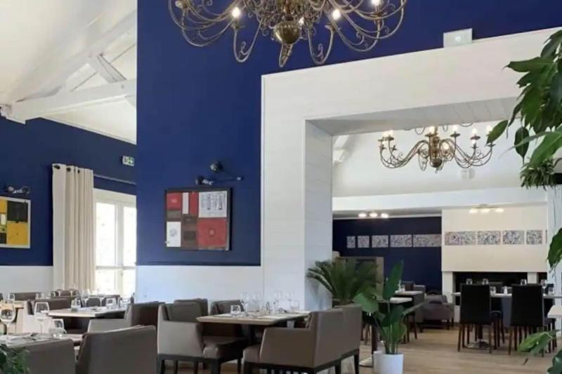 Hotel Les Suites De Cra Cy - Restoran