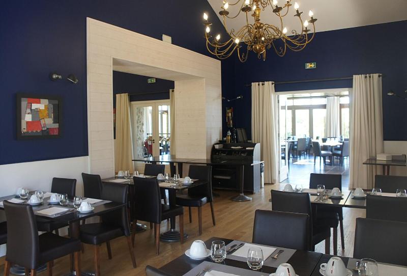 Hotel Les Suites De Cra Cy - Restoran