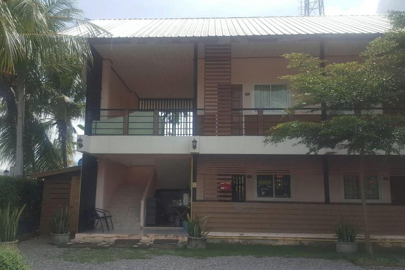 Charlee House - Genel