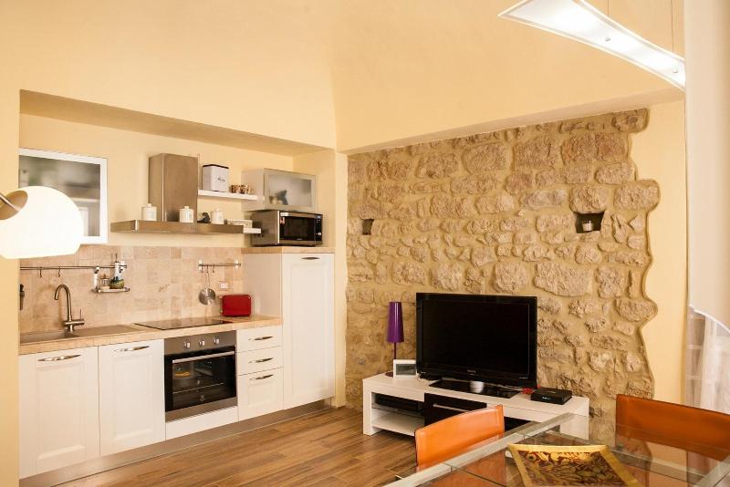 Albergodiffusovolterra - Oda