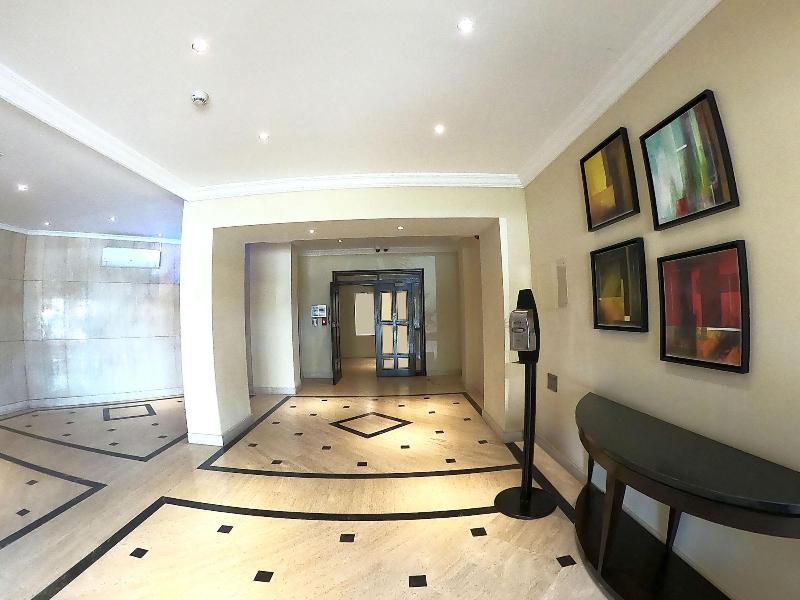 The Apartments - Lobi
