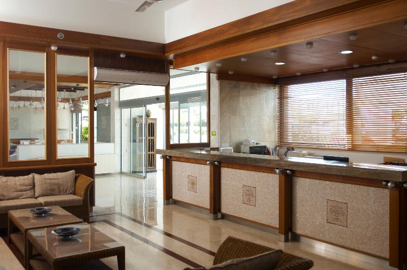 Senator Hotel Apts - Lobi