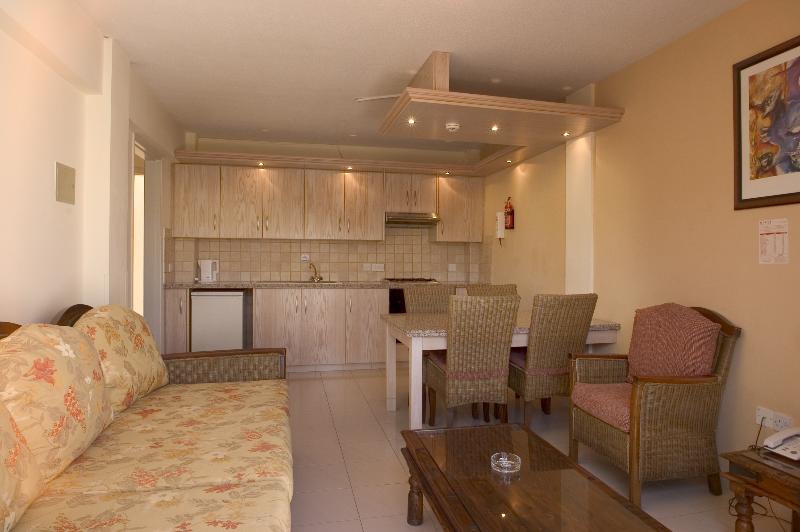 Senator Hotel Apts - Oda