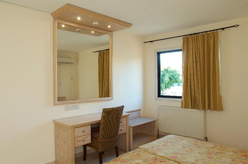 Senator Hotel Apts - Oda