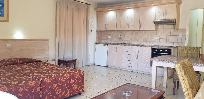 Senator Hotel Apts - Oda