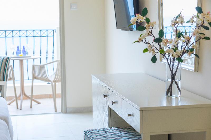 Aquamare Beach Hotel & Spa - Oda