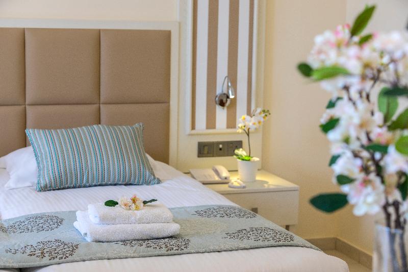 Aquamare Beach Hotel & Spa - Oda