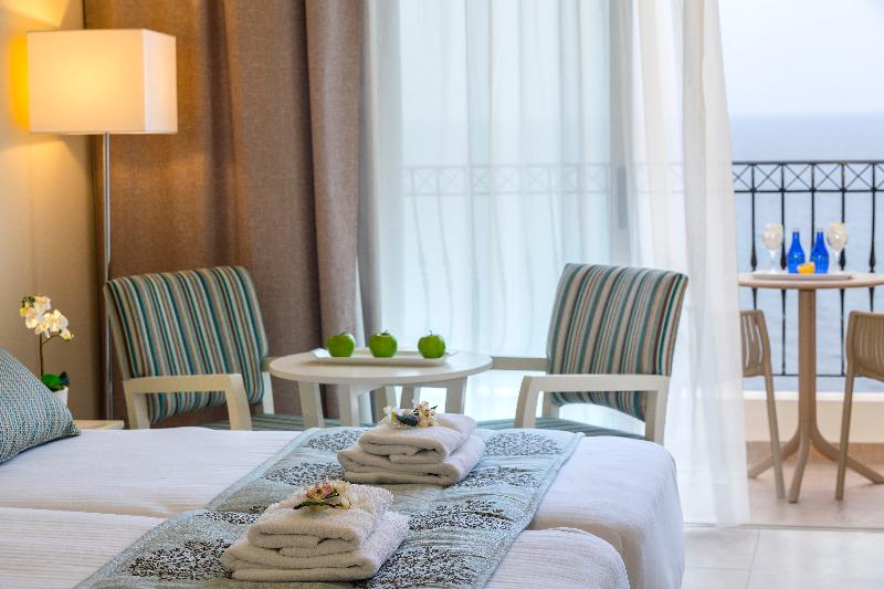 Aquamare Beach Hotel & Spa - Oda