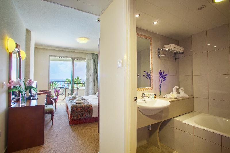 Aquamare Beach Hotel & Spa - Oda