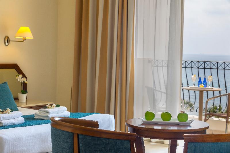 Aquamare Beach Hotel & Spa - Oda