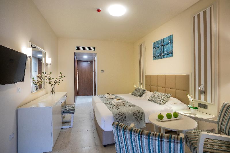 Aquamare Beach Hotel & Spa - Oda
