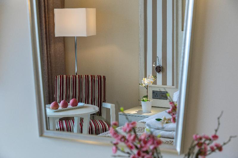 Aquamare Beach Hotel & Spa - Oda