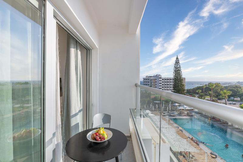 Napa Mermaid Hotel & Suites - Oda