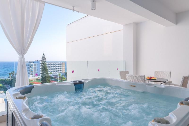 Napa Mermaid Hotel & Suites - Oda