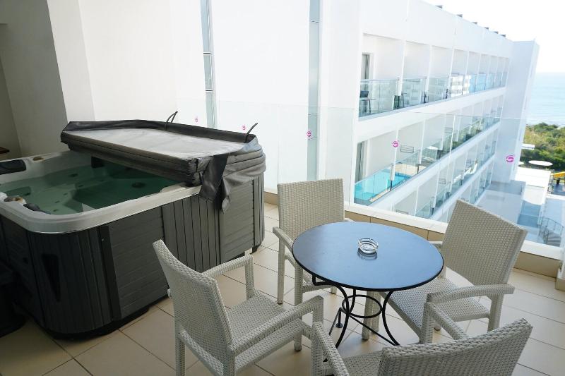 Napa Mermaid Hotel & Suites - Oda