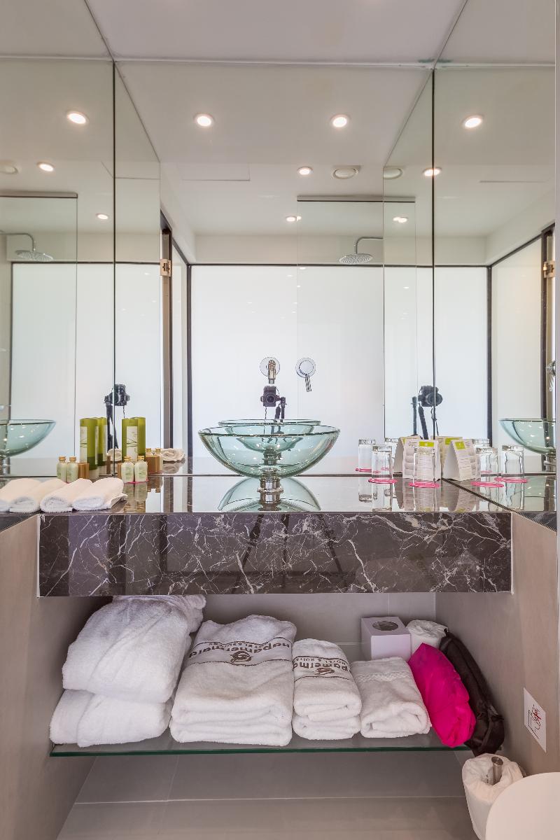 Napa Mermaid Hotel & Suites - Oda