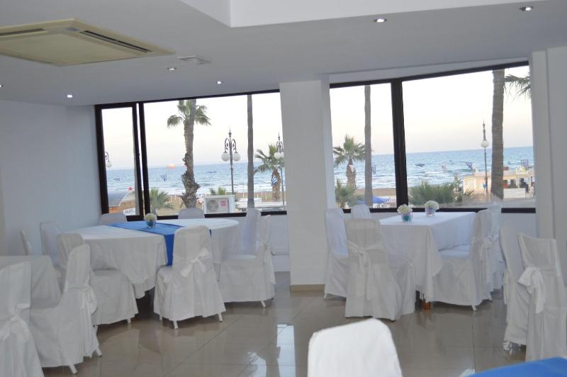 Les Palmiers Hotel - Restoran