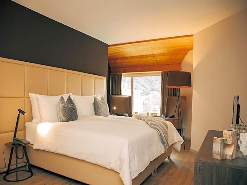 Hotel Dakota - Genel