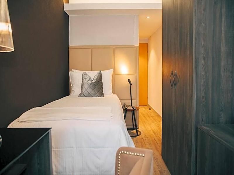 Hotel Dakota - Genel
