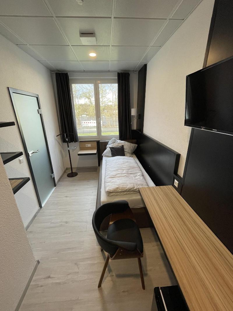 Yebs Hotel - Oda