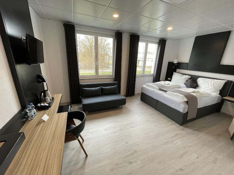 Yebs Hotel - Oda