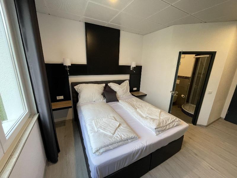 Yebs Hotel - Oda