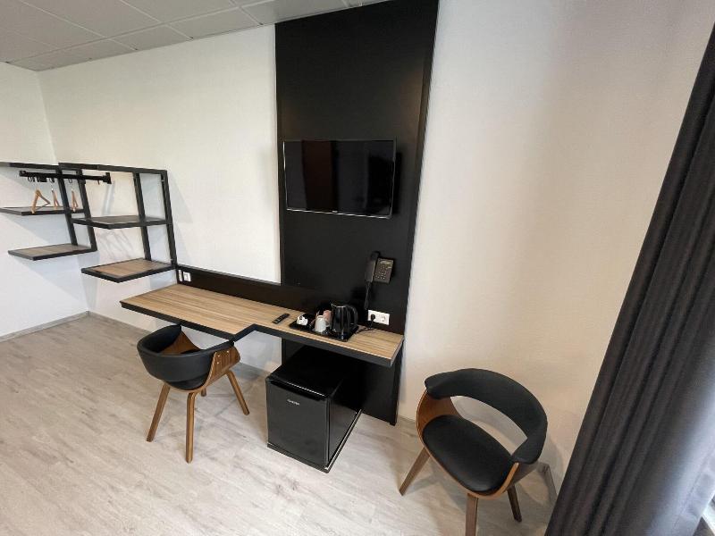 Yebs Hotel - Oda