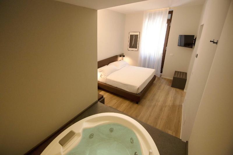 Palazzo Bellocchi Suites Apartments - Oda