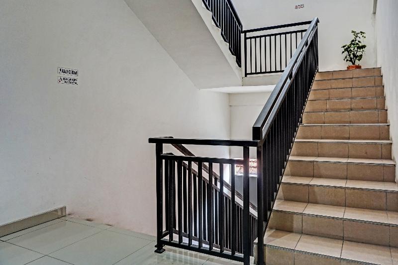 Oyo 91812 Nh Kost Syariah - Lobi