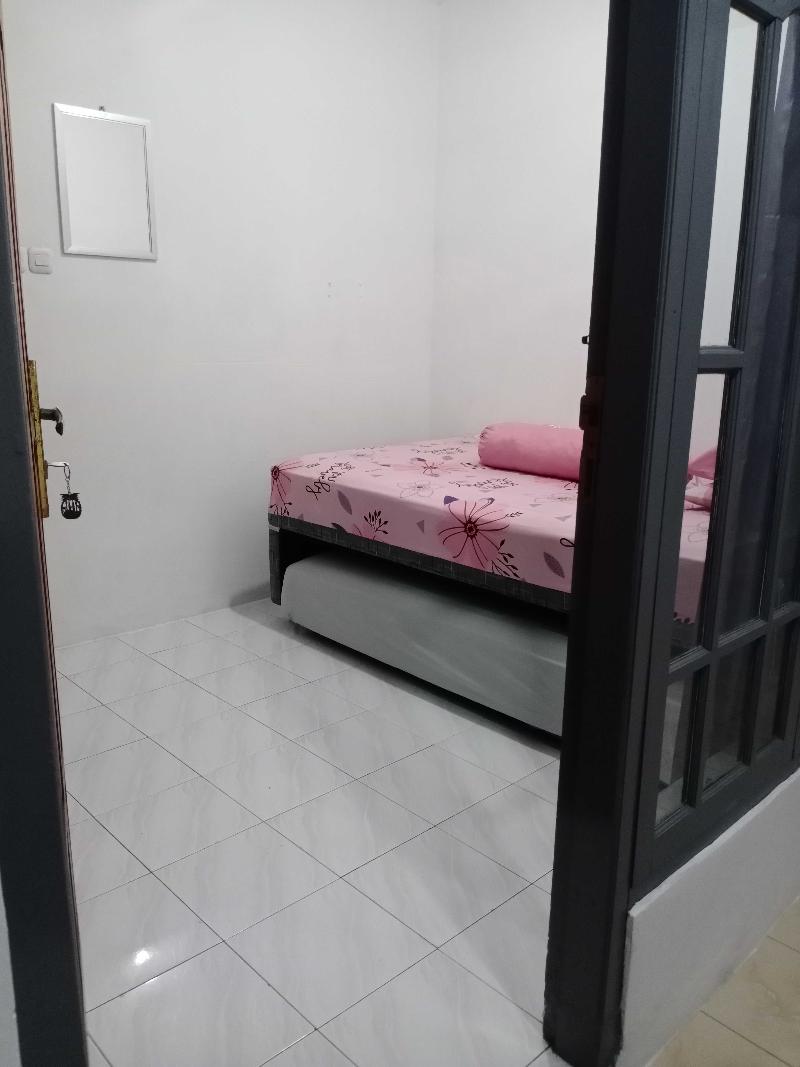 Express O 91597 Sharie Homestay Syariah - Oda