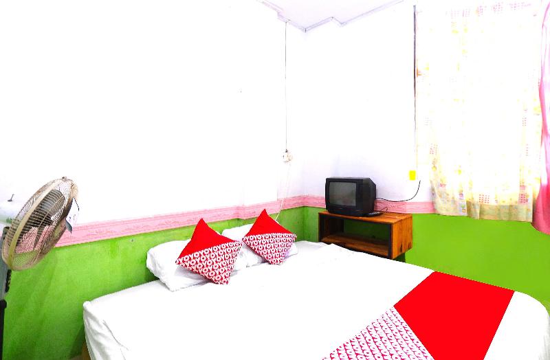 Spot On 91343 Kartika Guest House Syariah - Oda