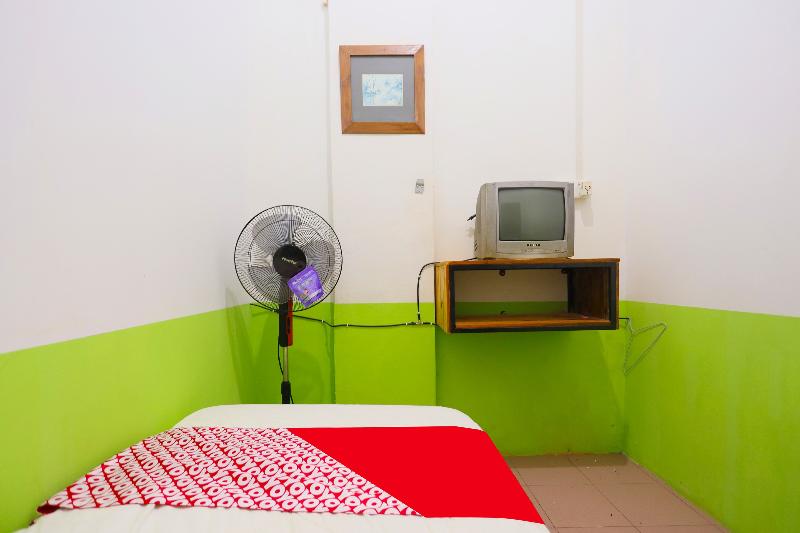Spot On 91343 Kartika Guest House Syariah - Oda