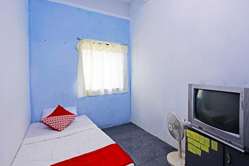Spot On 91591 Rafika Homestay Syariah - Oda